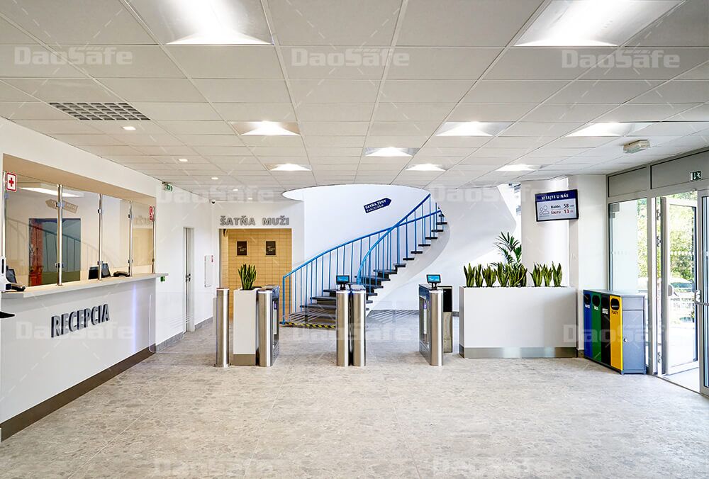 Swing turnstile gate be used for swinging bath 4